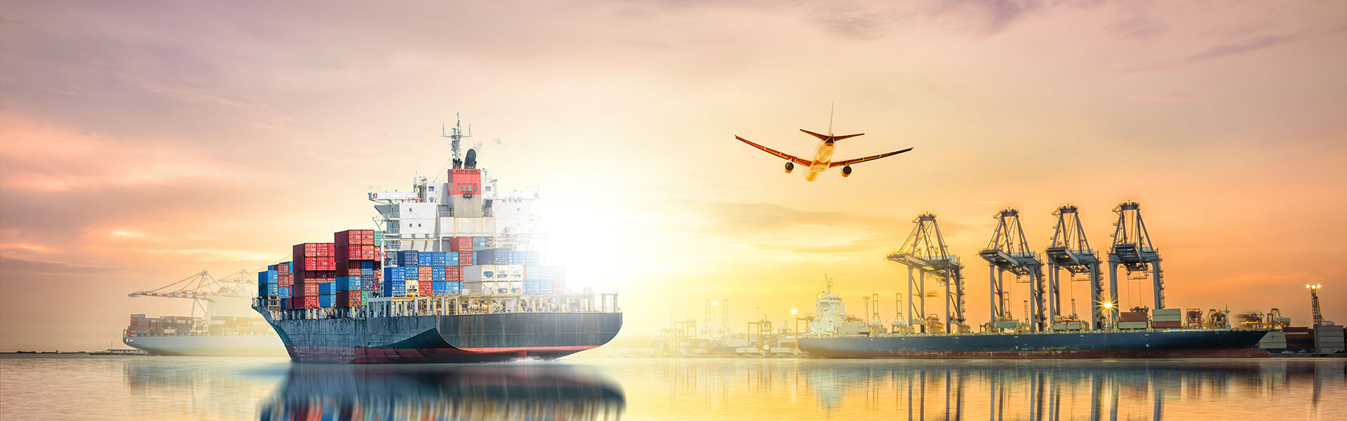 Versicherung für Transport und Logistik mit NW Assekuranz Logistik und Transport von Container Cargo Schiff | Versicherung für Transport und Logistik mit NW Assekuranz