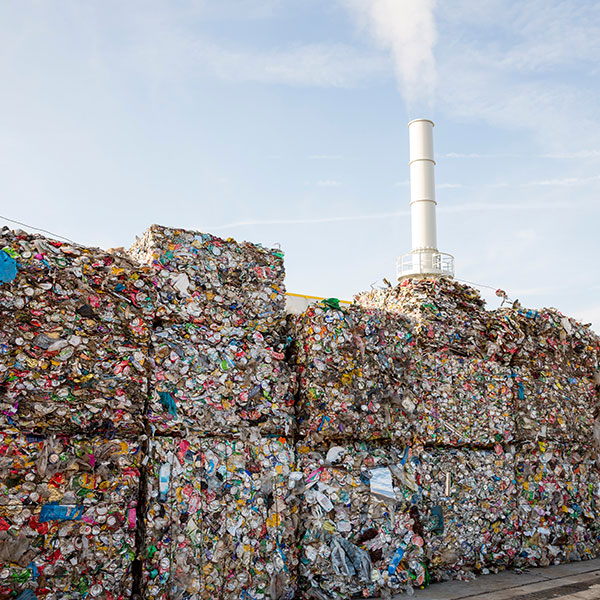 Waste pressed into bales at a landfill site | Sparking idea from NW Assekuranz: a new storage structure for landfills and recycling yards